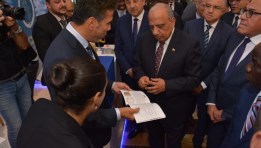 وزير الكهرباء والطاقة المتجددة محمود عصمت