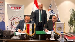 المهندسة منى زرق رئيس الشركة المصرية لنقل الكهرباء توقع تدعيم شبكة مترو الخط الرابع