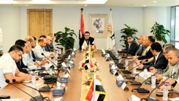وزير الإسكان خلال اللقاء 
