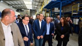 مدبولي يفتتح أول مصنع مصري لإنتاج القفازات الطبية في السخنة بطاقة 60 مليون قفاز سنويًا مدبولي يفتتح أول مصنع مصري لإنتاج القفازات الطبية في السخنة بطاقة 60 مليون قفاز سنويًا