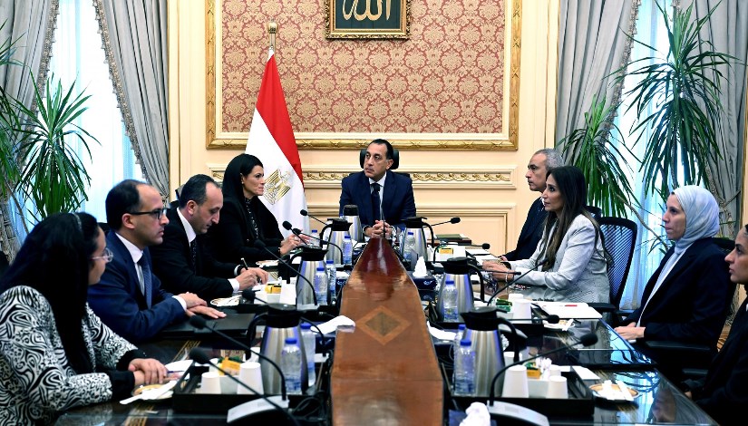 رئيس الوزراء خلال اللقاء اليوم
