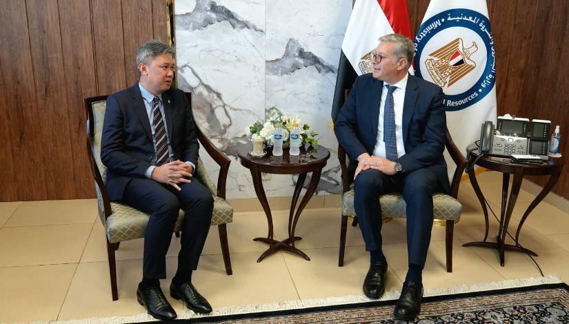 وزير البترول خلال لقائه وفد شركة بتروناس