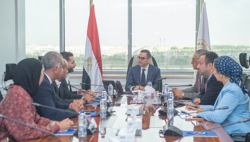 وزير الاستثمار خلال اللقاء