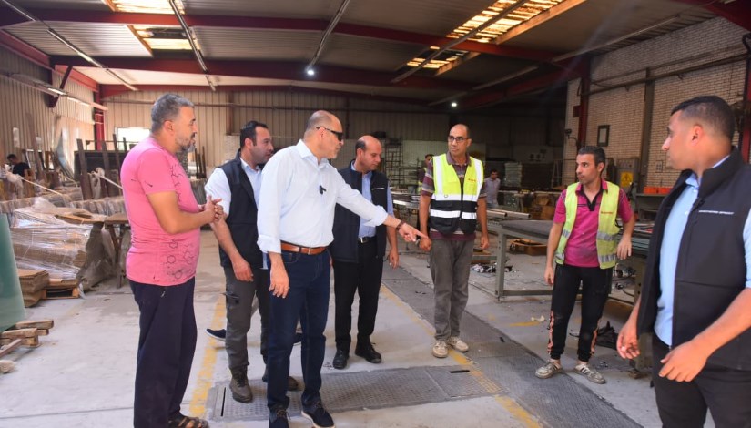 وزير العمل خلال حملات تفتيشية وزير العمل خلال حملات تفتيشية