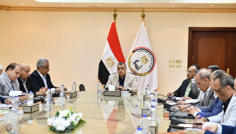 جانب من اجتماع وزير الانتاج الحربى  جانب من اجتماع وزير الانتاج الحربى