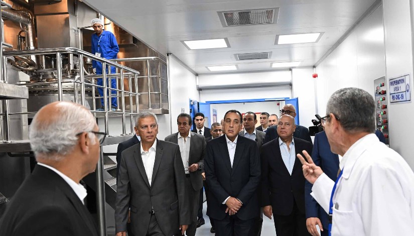 رئيس الوزراء يفتتح مصنع "إنتاج الخامات الدوائية" ومصنع "المطهرات"