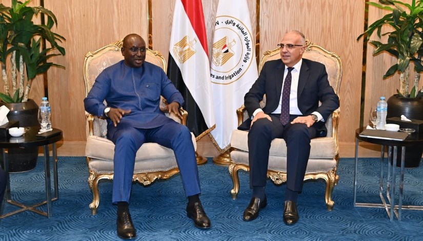 وزير الموارد المائية والري مع وزير المياه والصرف الصحي بجمهورية السنغال وزير الموارد المائية والري مع وزير المياه والصرف الصحي بجمهورية السنغال
