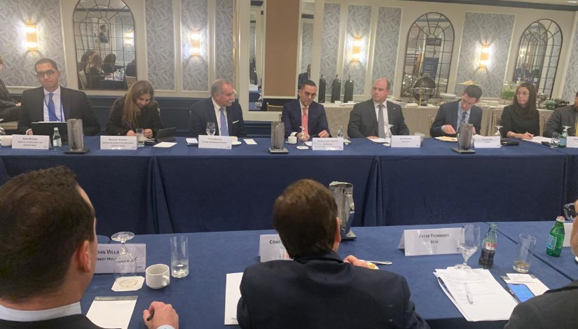 وزير الاستثمار خلال اجتماعه بمائدة مستديرة نظمها مجلس الأعمال للتفاهم الدولي وزير الاستثمار خلال اجتماعه بمائدة مستديرة نظمها مجلس الأعمال للتفاهم الدولي