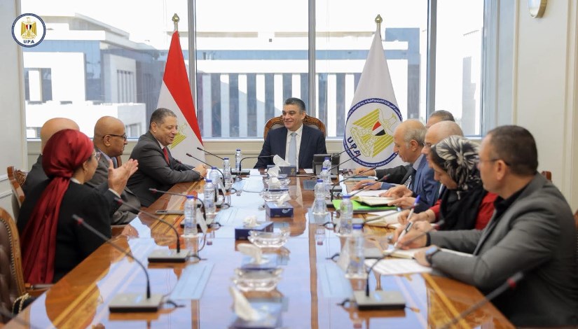 رئيس هيئة الشراء الموحد يبحث مع شركات كبرى توطين صناعة الأجهزة الطبية والمستلزمات رئيس هيئة الشراء الموحد يبحث مع شركات كبرى توطين صناعة الأجهزة الطبية والمستلزمات