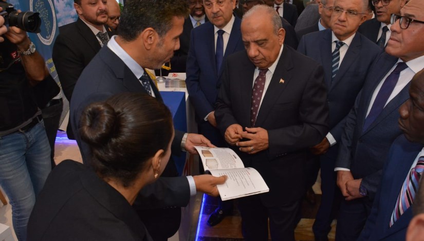 وزير الكهرباء والطاقة المتجددة محمود عصمت