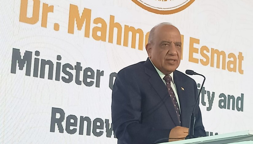 وزير الكهرباء والطاقة المتجددة الدكتور محمود عصمت 