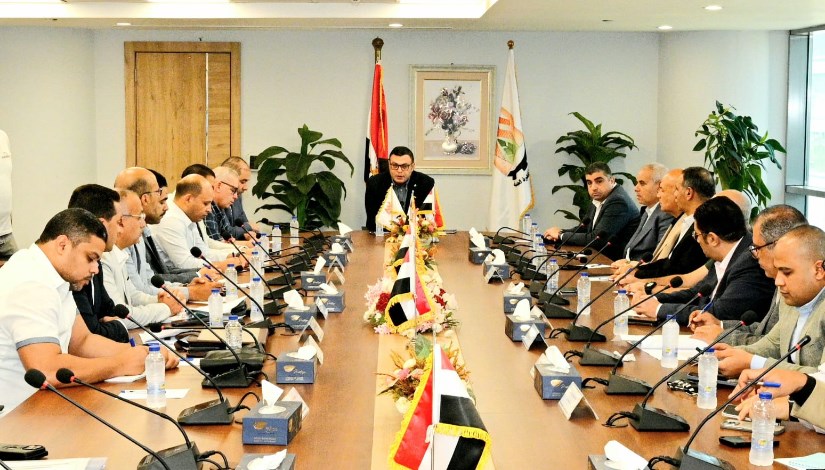 وزير الإسكان خلال اللقاء وزير الإسكان خلال اللقاء