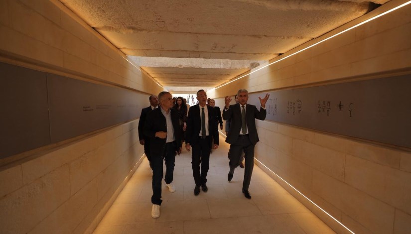 وزير السياحة والآثار