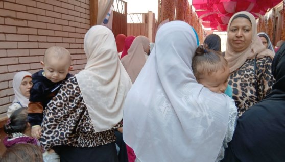 إقبال السيدات على الإدلاء بأصواتهم