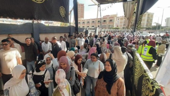 إقبال الناخبين أمام لجان الاقتراع بالبحيرة