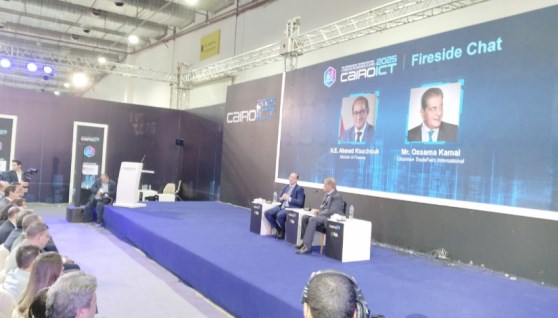 جانب من الجلسة الحوارية