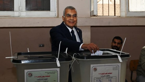 المستشار عصام فريد رئيس مجلس الشيوخ يدلي بصوته في انتخابات النواب