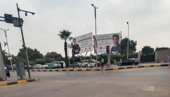 المرور ينظم حركة السيارات