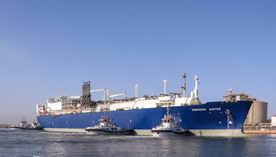 سفينة عملاقة