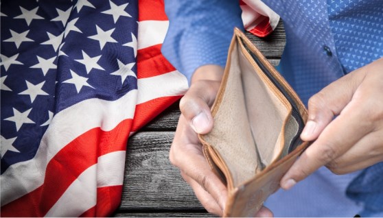 ترامب يعد الأمريكيين بـ 2000 دولار من جيوب الأجانب