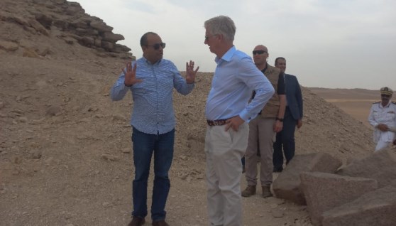 ملك بلجيكا يزور سقارة