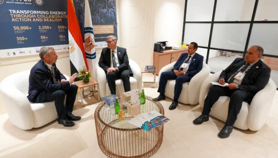 وزير البترول خلال لقائه مع شركة اكسون موبيل