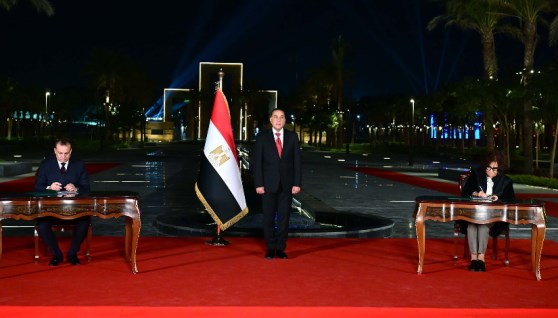 جانب من توقيع الاتفاقية