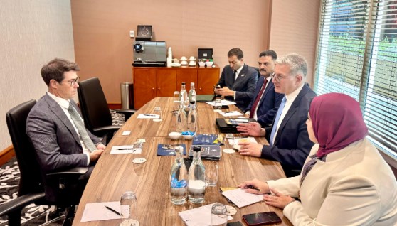 وزير البترول خلال مباحثاته 