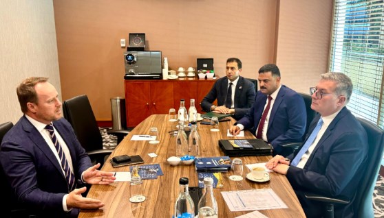 وزير البترول خلال لقاءاته 