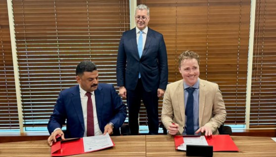 جانب من توقيع البترول وجامعة مردوخ