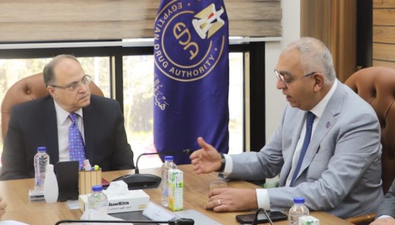 جانب من اجتماع رئيس هيئة الدواء مع شركة فارما أوفرسيز