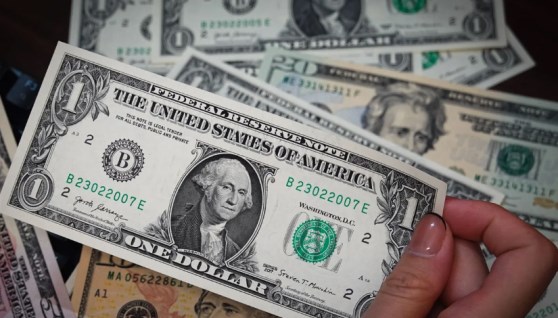 سعر الدولار اليوم بالبنوك 