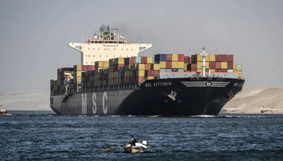 كيف تهدد هجمات البحر الأحمر قناة السويس وترفع تكاليف الشحن