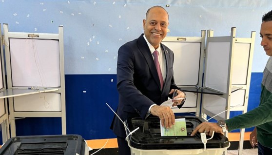 وزير العمل يدلي بصوته في انتخابات مجلس النواب 