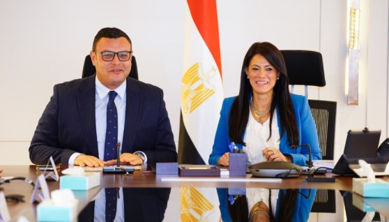  وزيرة التخطيط ووزير الإسكان