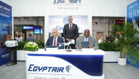 جانب من فعاليات معرض دبي للطيران 2025