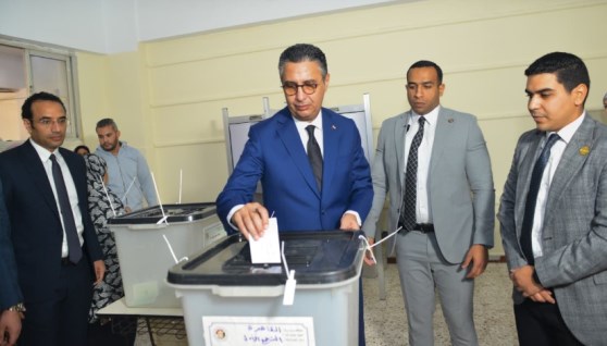 الدكتور شريف فاروق وزير التموين يدلي بصوته في انتخابات مجلس النواب