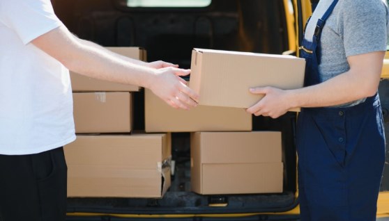 سوق البريد السريع والطرود 