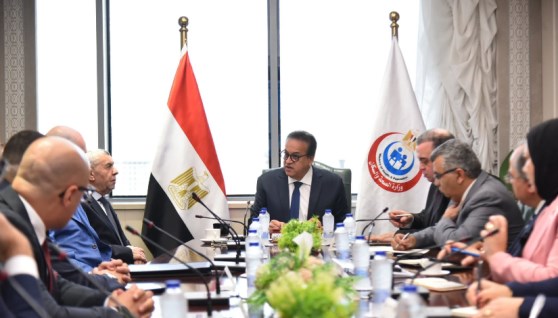 وزير الصحة خلال اجتماعه مع شركة ميريت