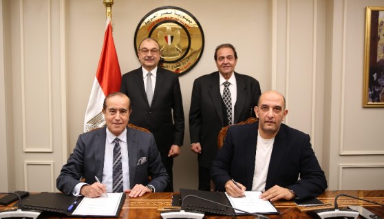 وزير قطاع الأعمال يشهد توقيع اتفاق تكميلي لعقود تطوير "مجاويش" بالغردقة 