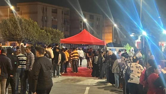  ناخبو التجمع يتوافدون للتصويت مرددين (عشانك يا مصر)