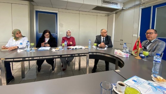 المهندس عصام النجار خلال زيارته لمركز النهوض بتكنولوجيا النسيج CETTEX في تونس