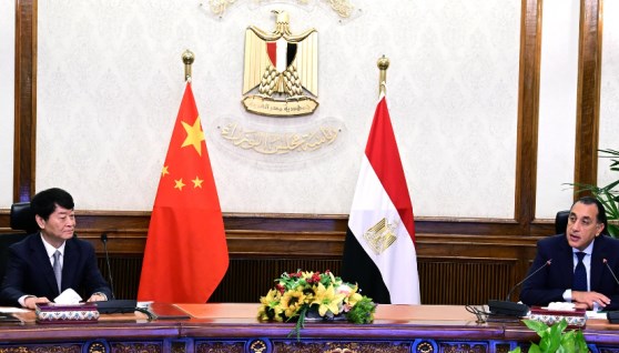 رئيس الوزراء يلتقي نائب رئيس "المجلس الوطني للمؤتمر الاستشاري السياسي للشعب الصيني"