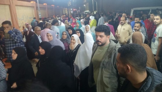 إقبال كثيف بمحيط مدرسة كفر البطيخ في انتخابات مجلس النواب