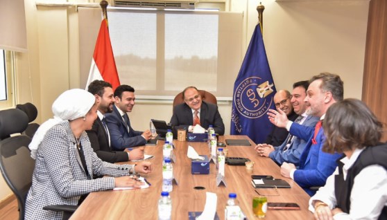 الدكتور علي الغمراوي خلال اجتماعه مع شركتي داف (DAF) وكيورليدز (CureLeads)