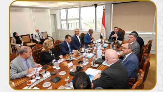وزير الإسكان يتابع الموقف التنفيذي لمشروعات "حياة كريمة"