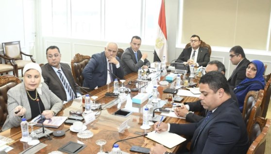 جانب من اجتماع وزير الإسكان والمرافق