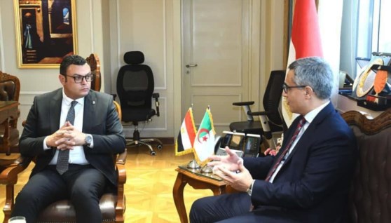 وزير الإسكان يستقبل سفير الجزائر بالقاهرة