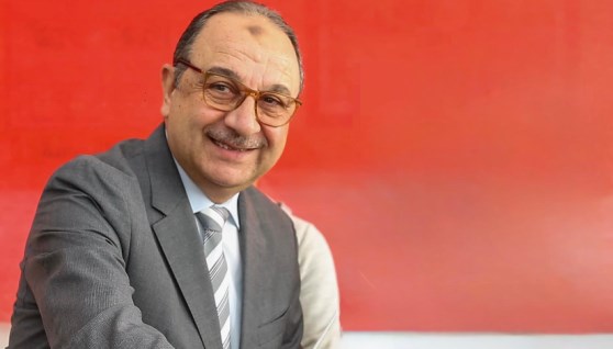 المهندس محمد شيمي وزير قطاع الأعمال العام أثناء الإدلاء بصوته في انتخابات مجلس النواب