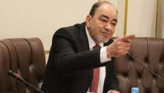 محمد إسماعيل عبده رئيس شعبة المستلزمات الطبية